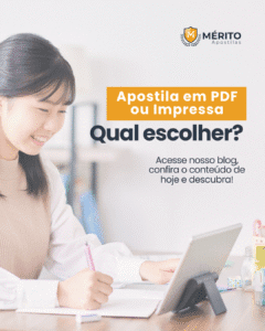 Estudante revisando apostila digital em PDF para concurso público no notebook