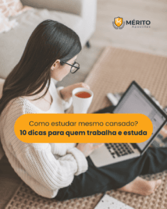 Estudante estudando, mesmo cansado depois de estudar muito ou ter trabalhado o dia todo